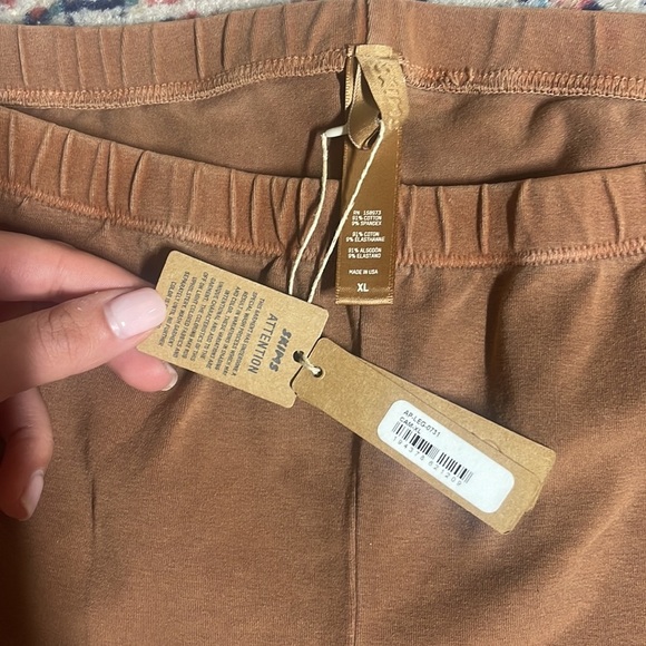 NWT Skims Outdoor Legging in Camel size XL - Picture 7 of 7
